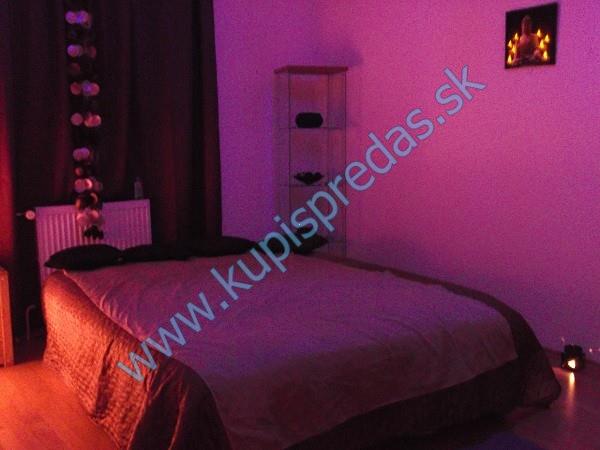 tantra (intímna) masáž-plná jemných dotykov